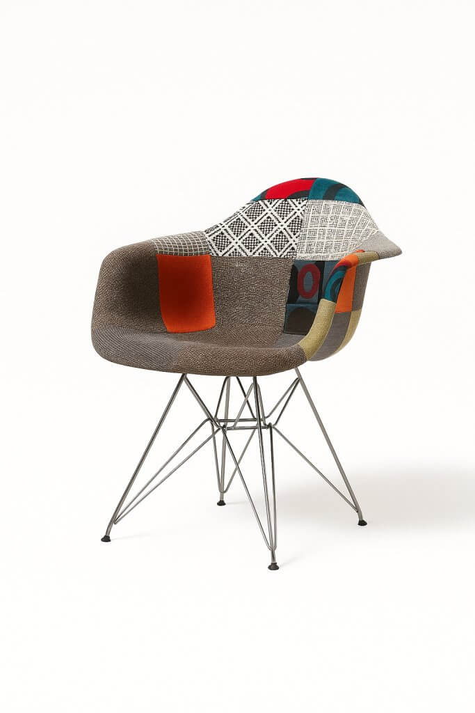 Tweedehands Schatkamer kuipstoel design met patchwork bekleding en metalen onderstel