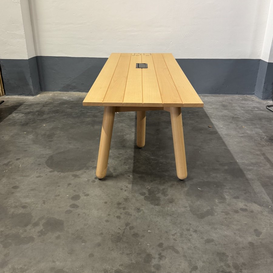 Tweedehands DUM vergadertafel 5 personen met houten blad en ronde poten