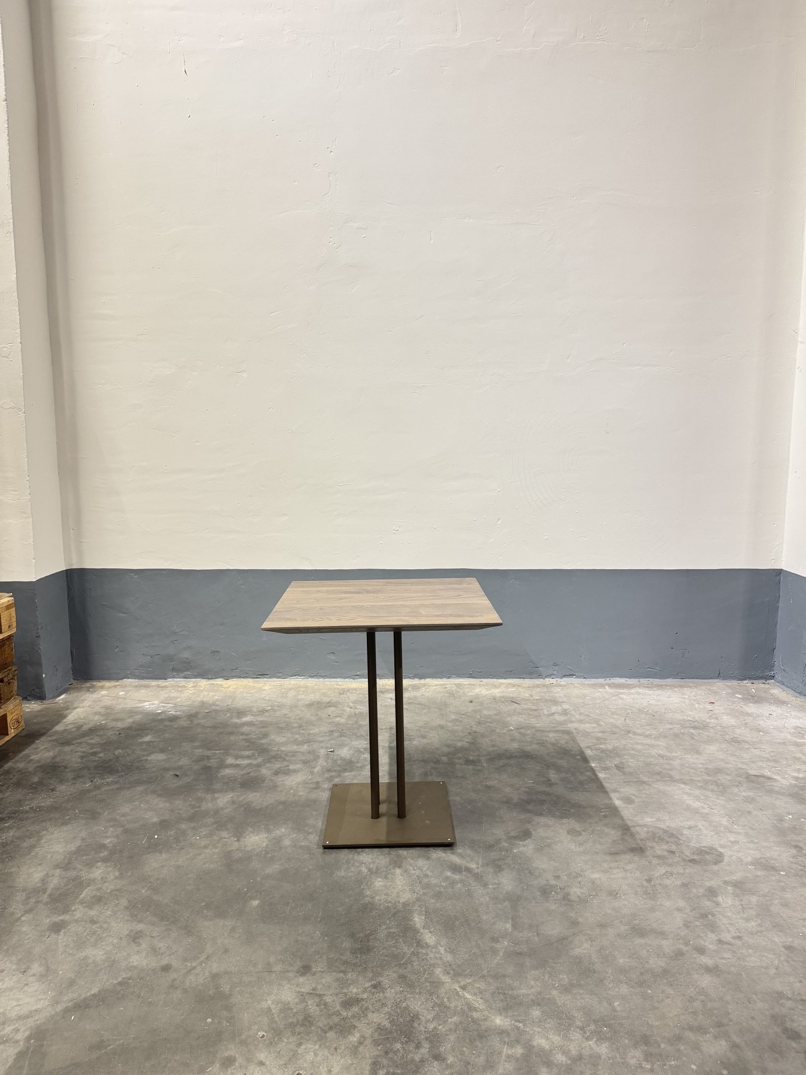 Tweedehands Vierkante Tafel – 70 x 70 cm – PMP – Houtlook - Afbeelding 4