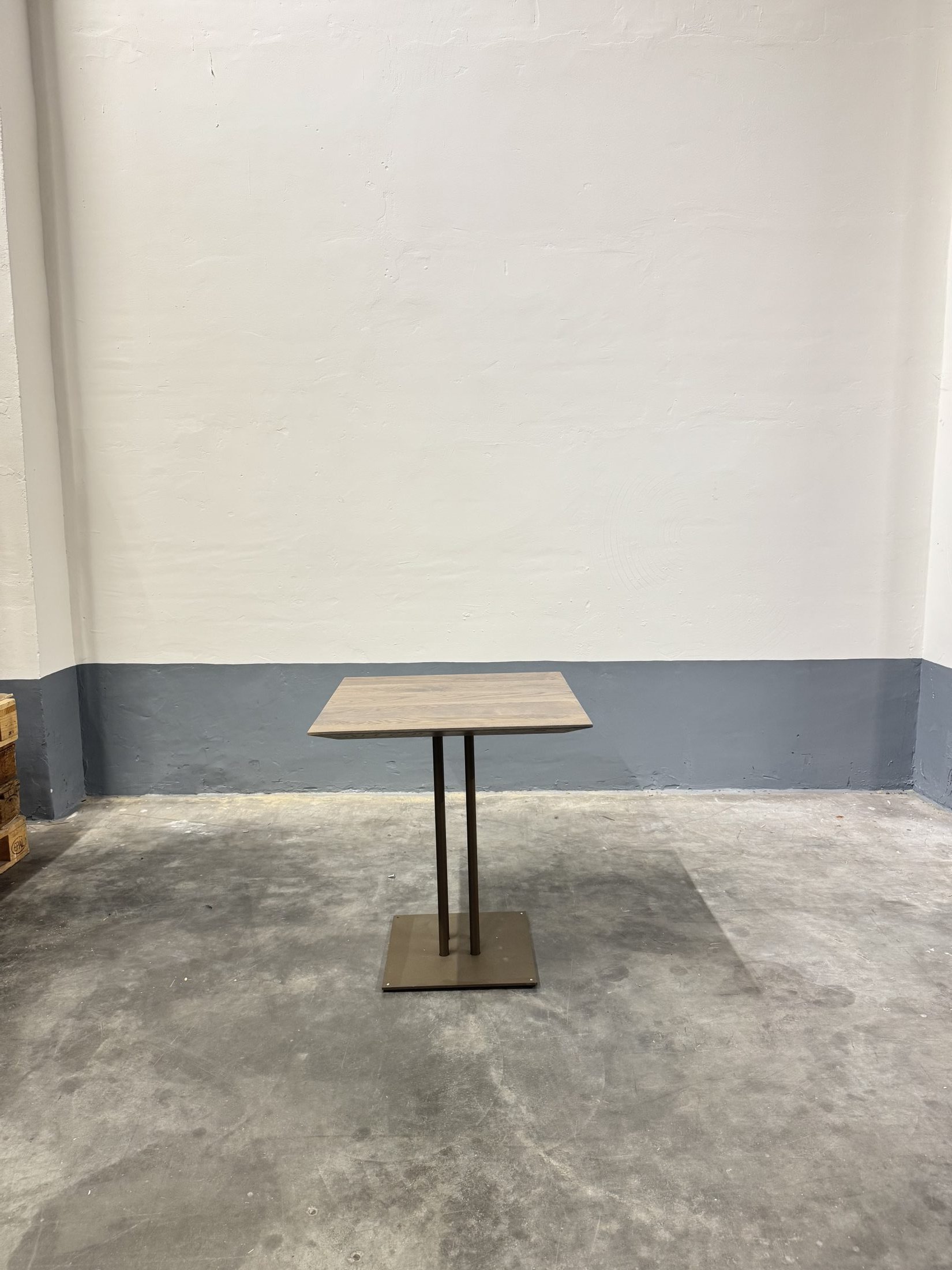 Tweedehands Vierkante Tafel – 70 x 70 cm – PMP – Houtlook - Afbeelding 3