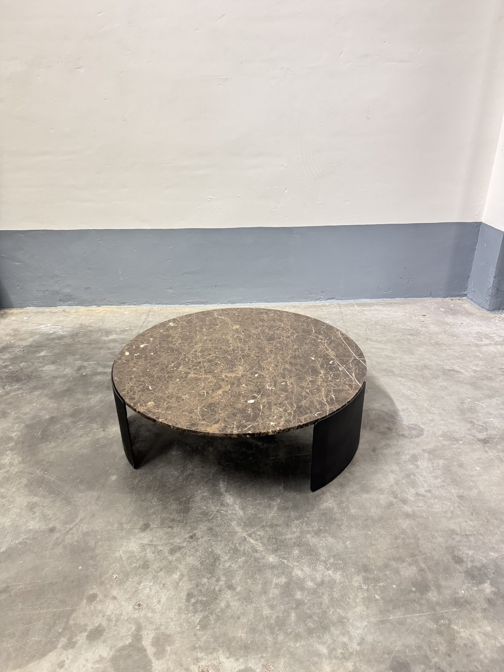 Tweedehands Ronde Salontafel – Ø115 cm – PMP – Bruin Marmer - Afbeelding 2