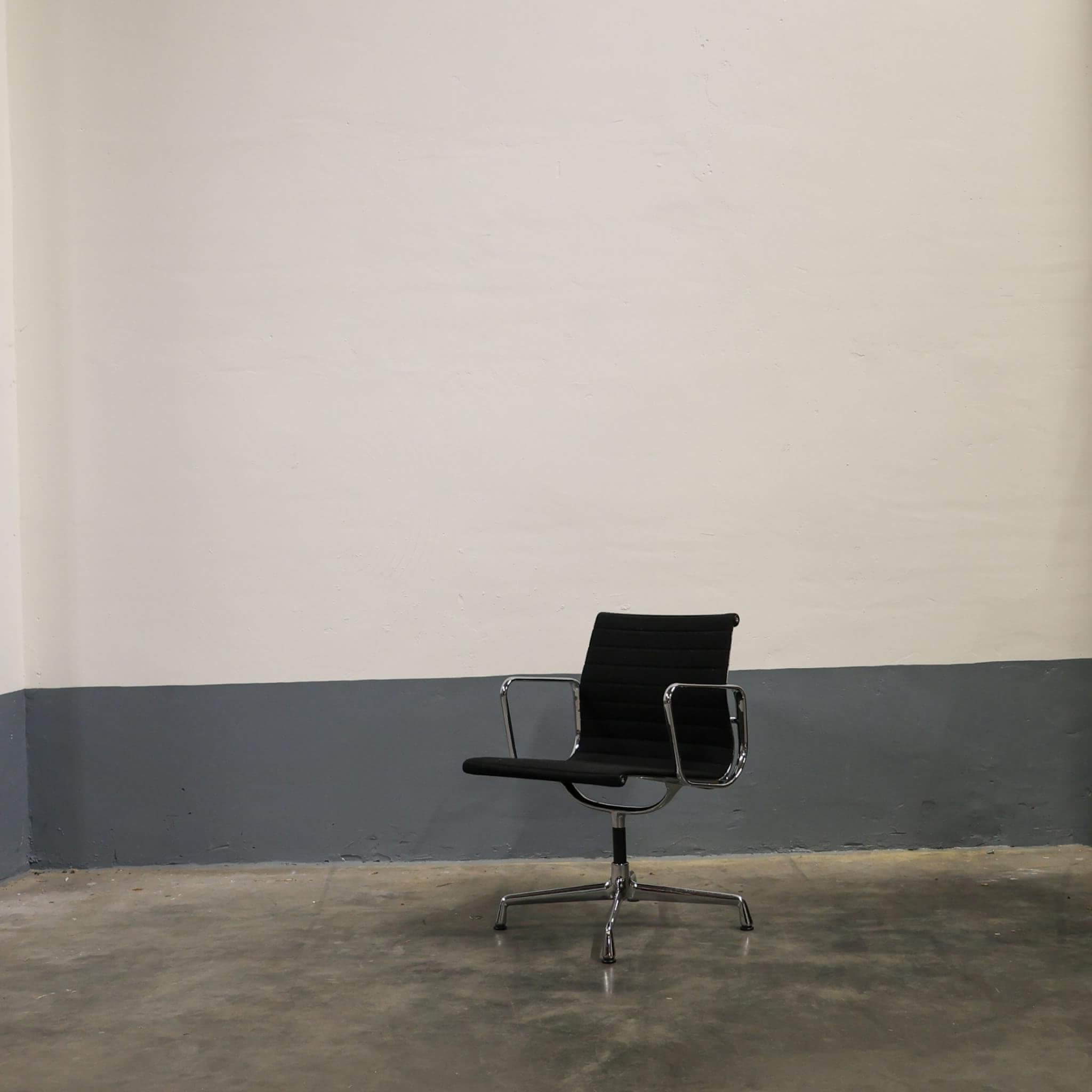 Tweedehands Vitra EA 108 Vergaderstoel - Charles & Ray Eames - Zwart