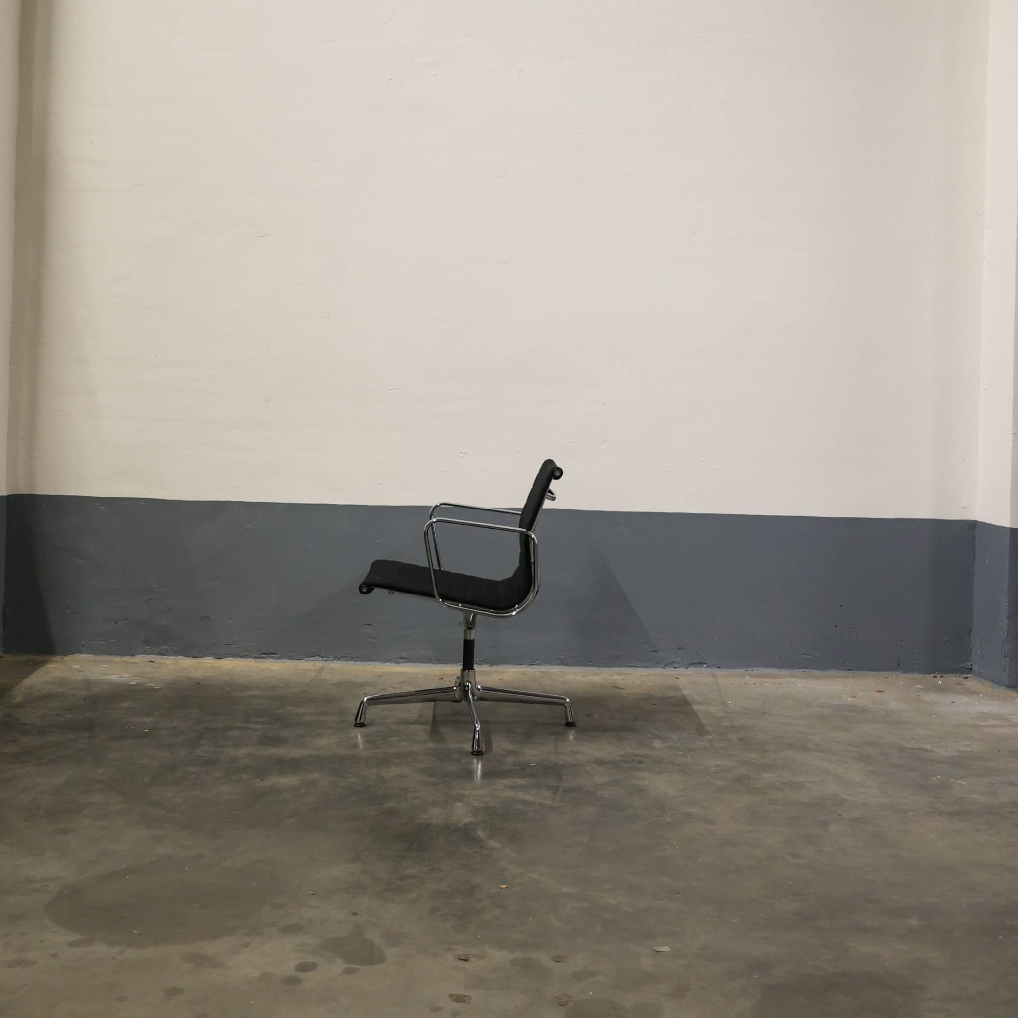 Tweedehands Vitra EA 108 Vergaderstoel - Charles & Ray Eames - Zwart - Afbeelding 5
