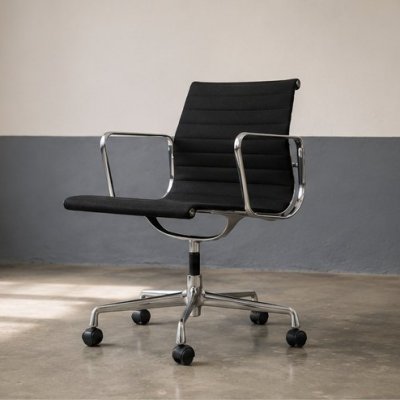 Tweedehands Vergaderstoel - Vitra -  Eames EA117 - Zwart