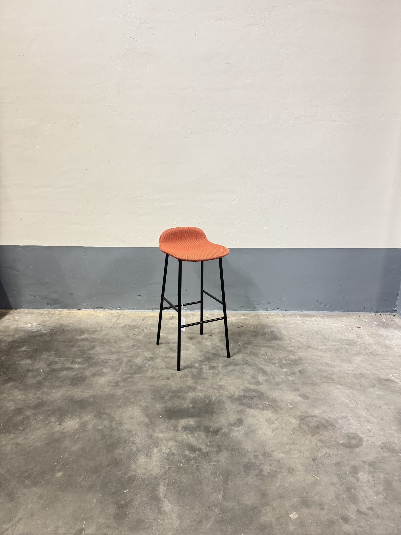 Tweedehands Barkruk – Normann Copenhagen - Form – Oranje - Afbeelding 2